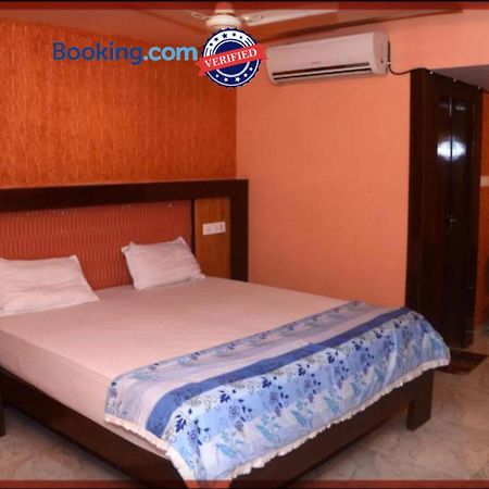 Hotel Swastik Guest House Varanasi - Perfect Location And Comfortable Room Екстер'єр фото