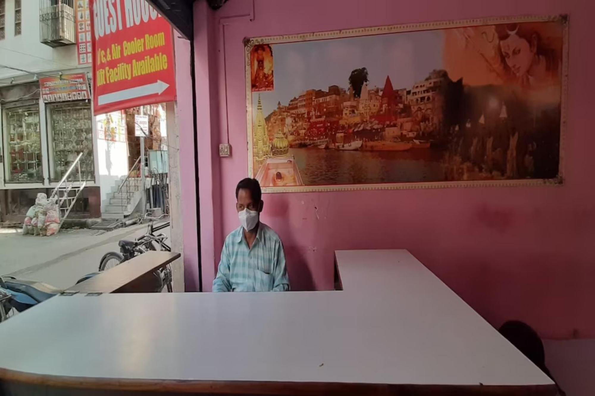 Hotel Swastik Guest House Varanasi - Perfect Location And Comfortable Room Екстер'єр фото